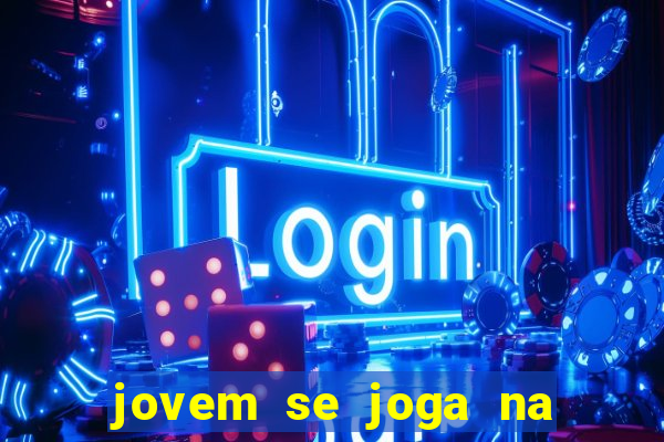 jovem se joga na linha do trem 2024