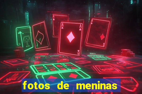 fotos de meninas de cabelo cacheado no espelho