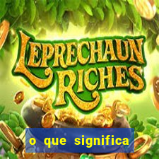 o que significa sonhar dobrando roupas