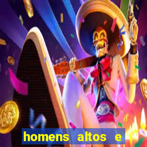 homens altos e sarados pelados