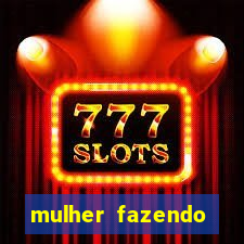 mulher fazendo strip tease