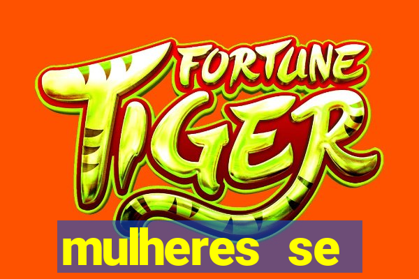 mulheres se exibindo ao vivo