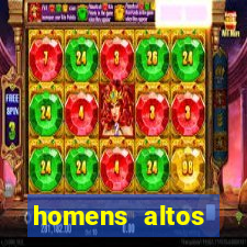 homens altos sarados pelados