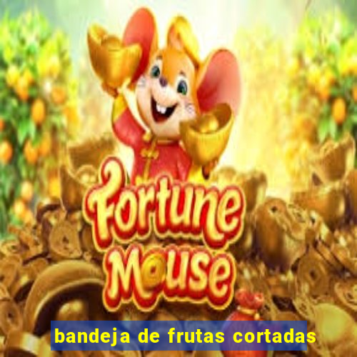 bandeja de frutas cortadas