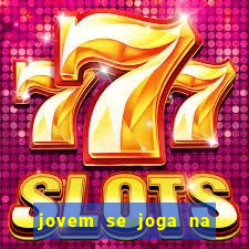 jovem se joga na linha do trem 2024